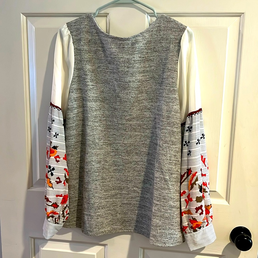 Women’s Sweater with Flowy Arms, Size Large